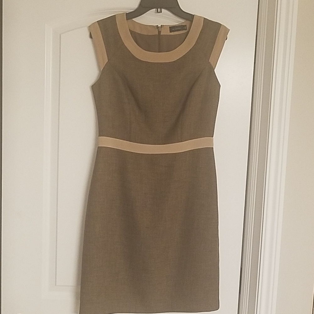 The limited sleeveless dress